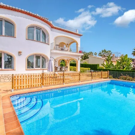 Sea And Mountain Views *